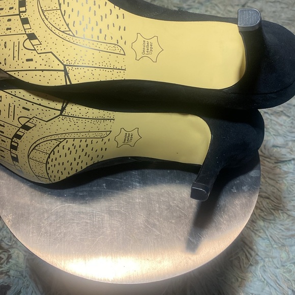 NWOT BLACK SUEDE BELLA VITA DANIELLE BOOTIES - Picture 9 of 16